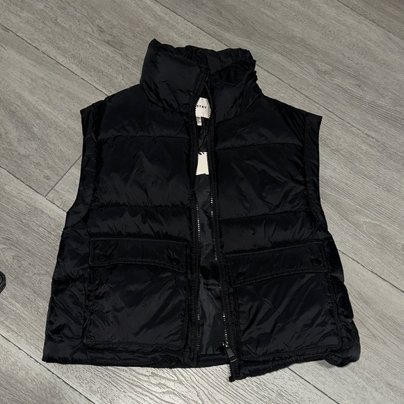 NWT Nordstrom Industry Black Puffer Vest size XS - Picture 2 of 10